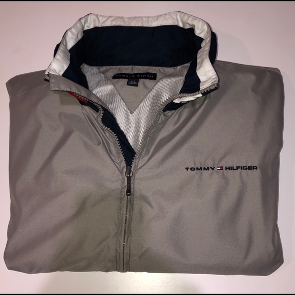 Large Tommy Hilfiger windbreaker with roll up hood - Picture 6 of 8